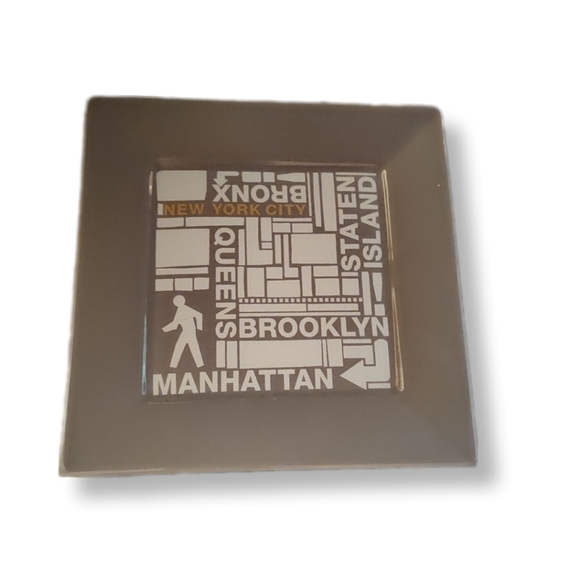 RARE Fishs Eddy (Discontinued) NYC Boroughs Plate, NWOT - Picture 2 of 7